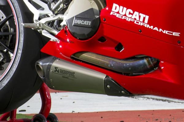 panigale akrapovic exhaust