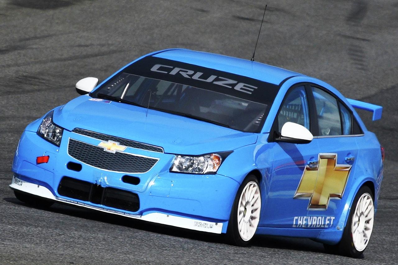 Chevrolet Cruze in the World Touring Car Championship – Drive Safe and Fast