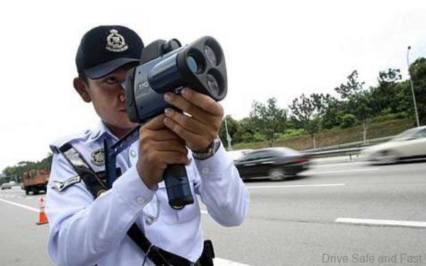 is-it-legal-to-film-police-officers-but-not-to-share-the-video