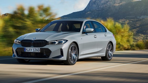 BMW 3 Series Facelift Introduces Benz-Like Dual Display