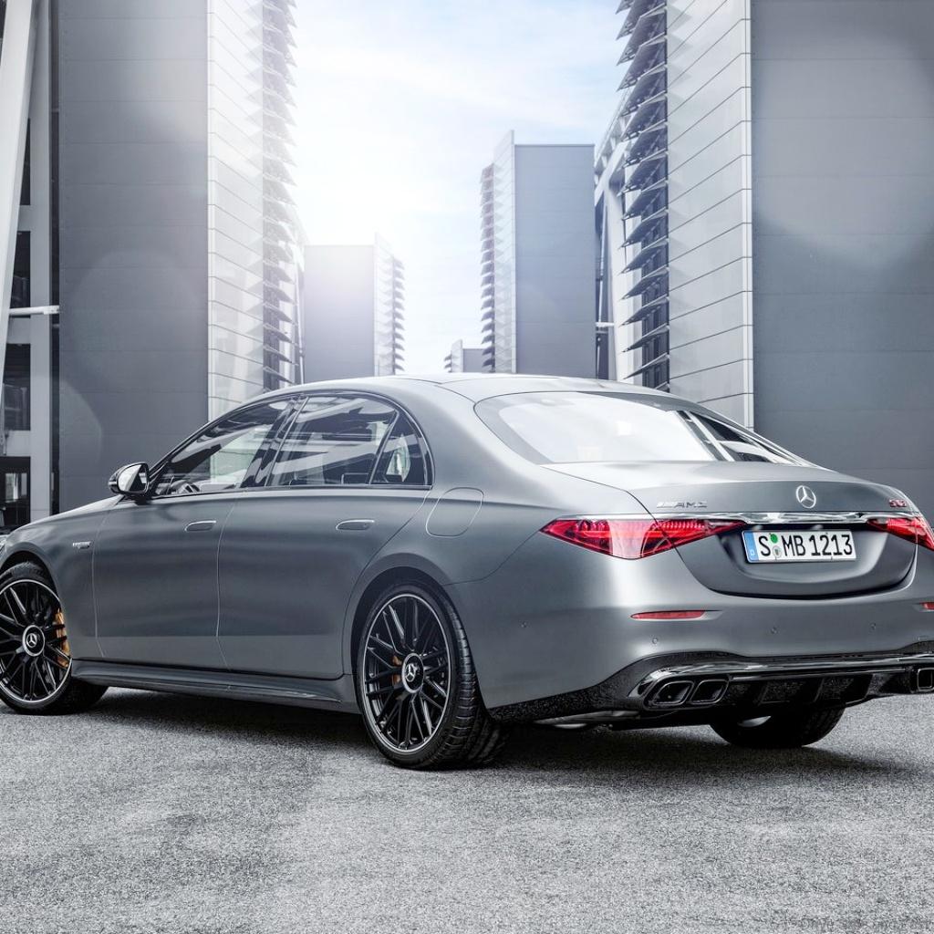 Mercedes-Benz S63 AMG E Performance: Luxuriously Powerful